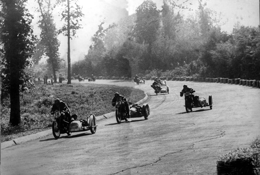 1948: corsa per sidecar sulla pista di Monza (Radaelli)